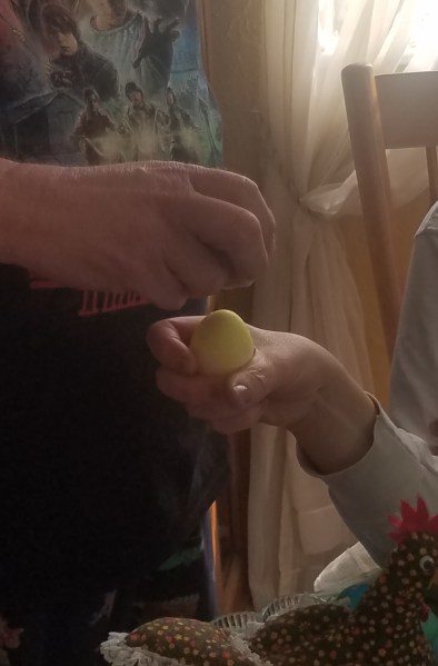 easter_2020_egg_tapping